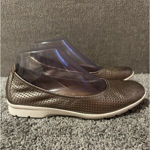 Clark’s Collection Women’s Gold Leather‎ Flats Size 7 Wide